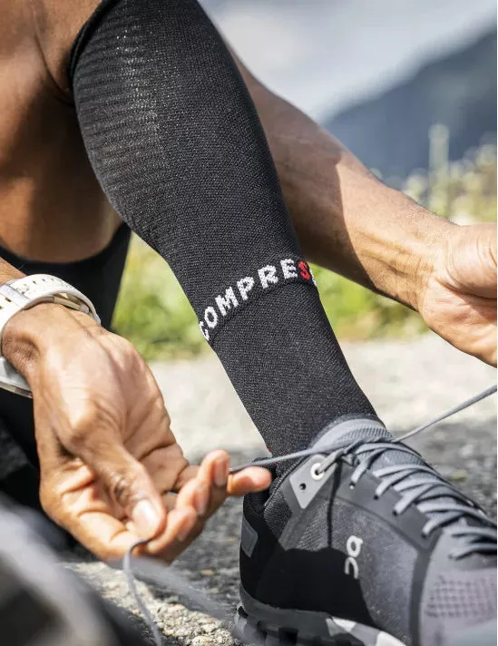 Compressport | Full Socks Winter Run | Black / High Risk Red