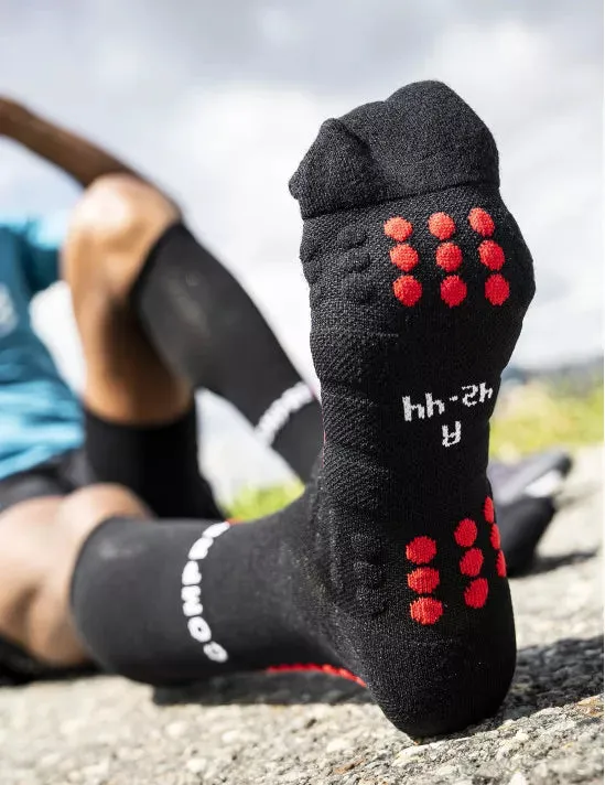 Compressport | Full Socks Winter Run | Black / High Risk Red