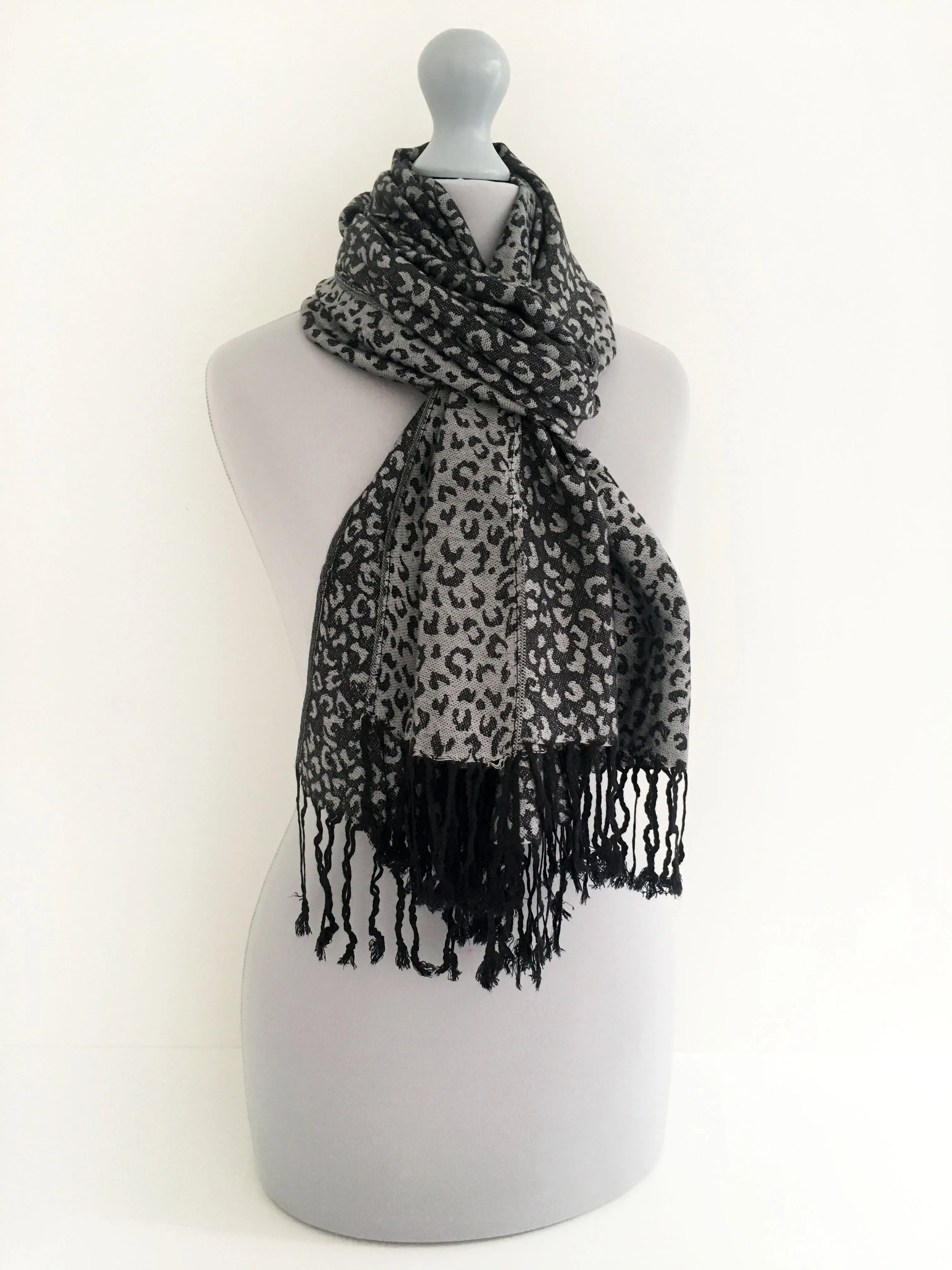 GREY SMALL LEOPARD PRINT REVERSIBLE PASHMINA SHAWL SCARF