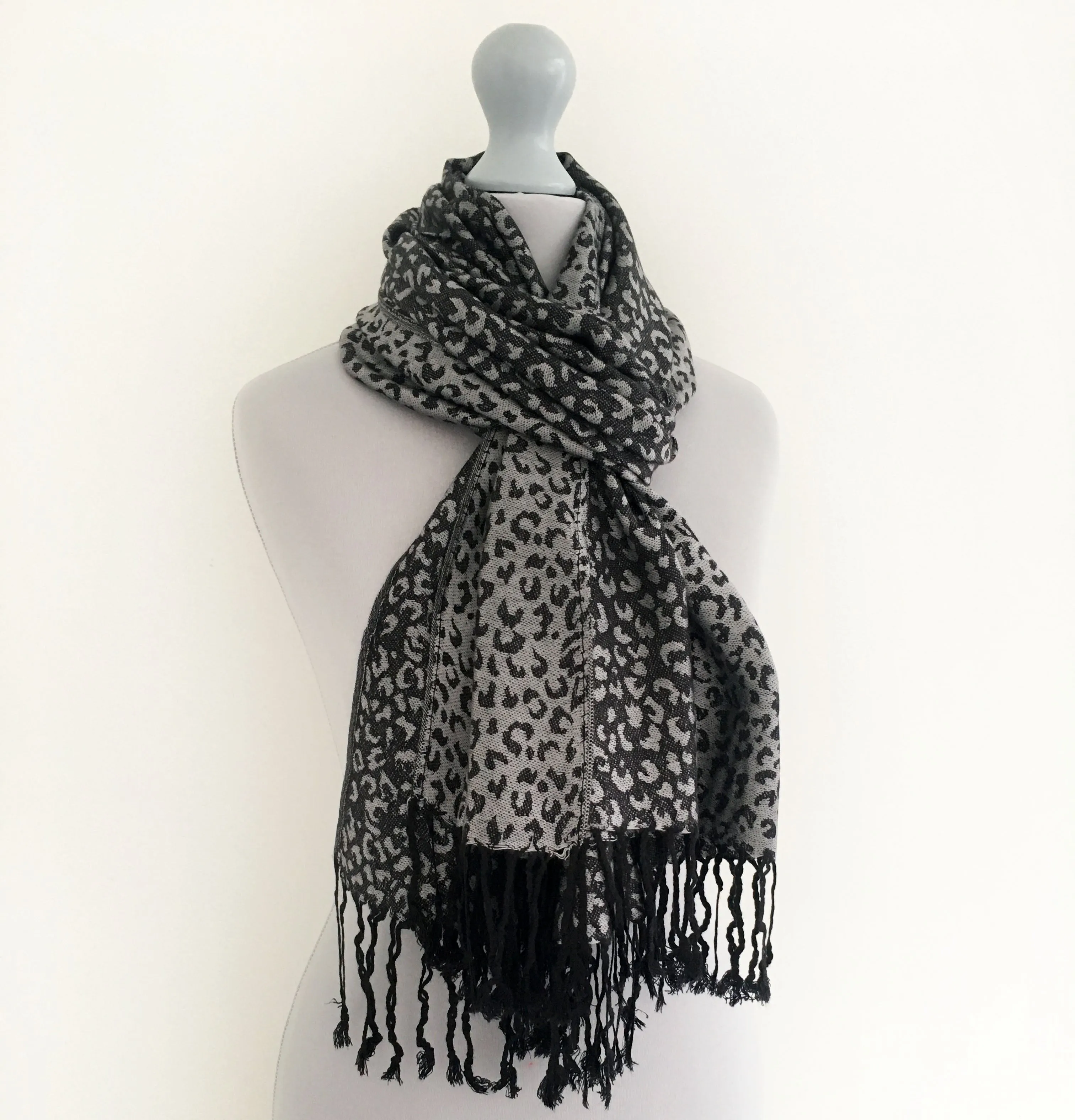 GREY SMALL LEOPARD PRINT REVERSIBLE PASHMINA SHAWL SCARF