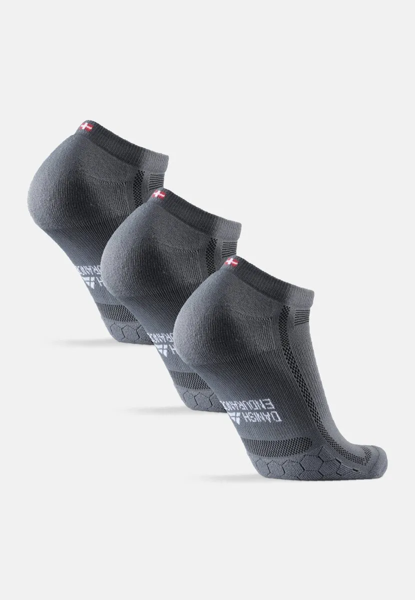 LOW-CUT RUNNING SOCKS FOR LONG DISTANCES