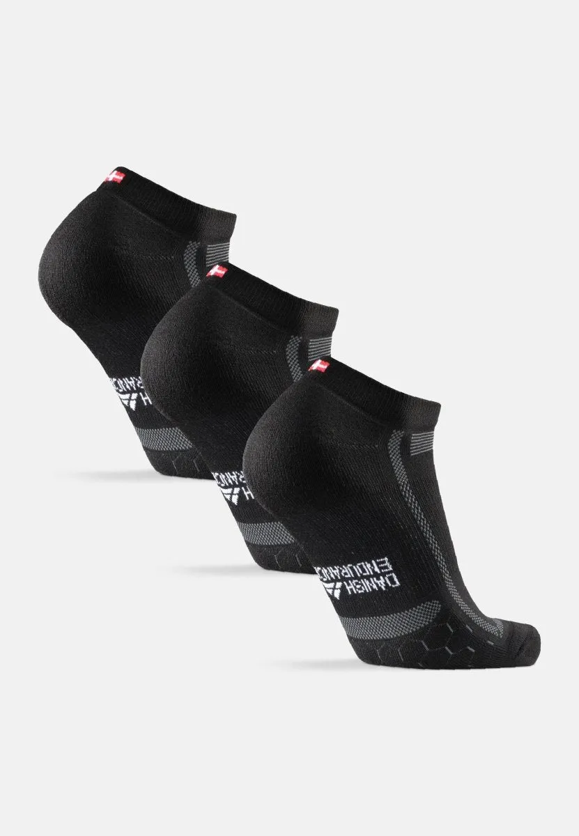 LOW-CUT RUNNING SOCKS FOR LONG DISTANCES