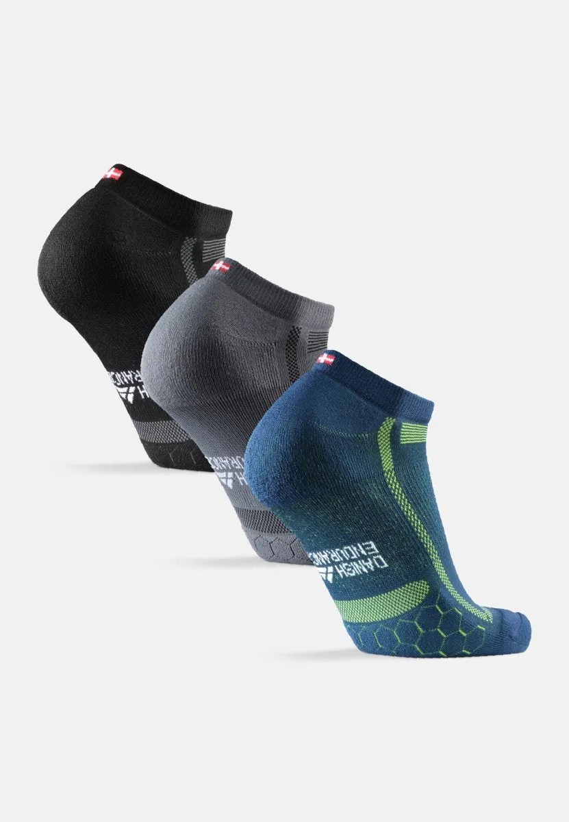 LOW-CUT RUNNING SOCKS FOR LONG DISTANCES