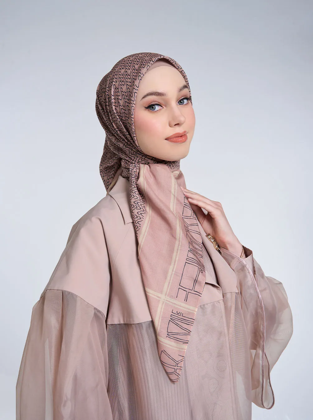 MONO CUBIC SIGNATURE SCARF SAND