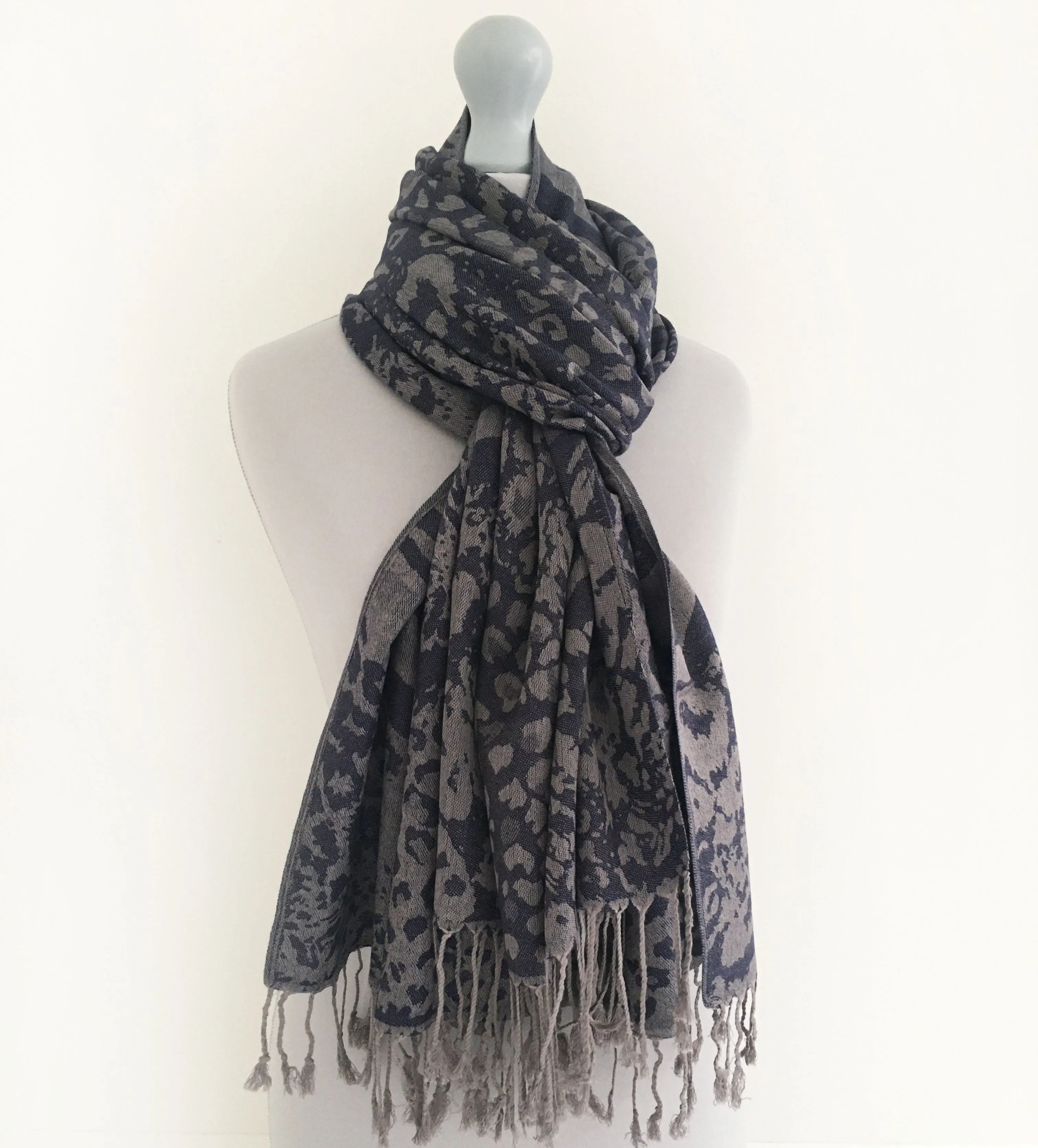 NAVY LARGE LEOPARD PRINT REVERSIBLE PASHMINA SHAWL SCARF