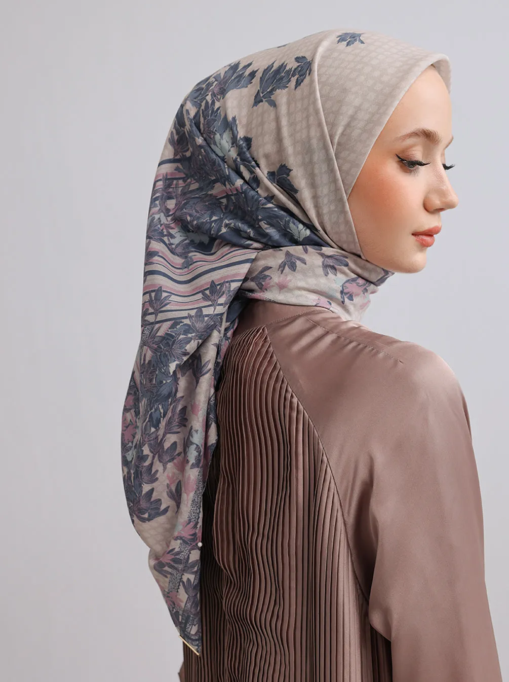 ORVA RAYA SIGNATURE SCARF FRENCH